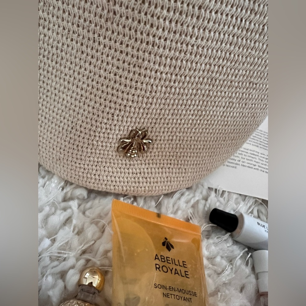 Brand New Guerlain Paris Cosmetic Bag with freebies - Picture 10 of 15